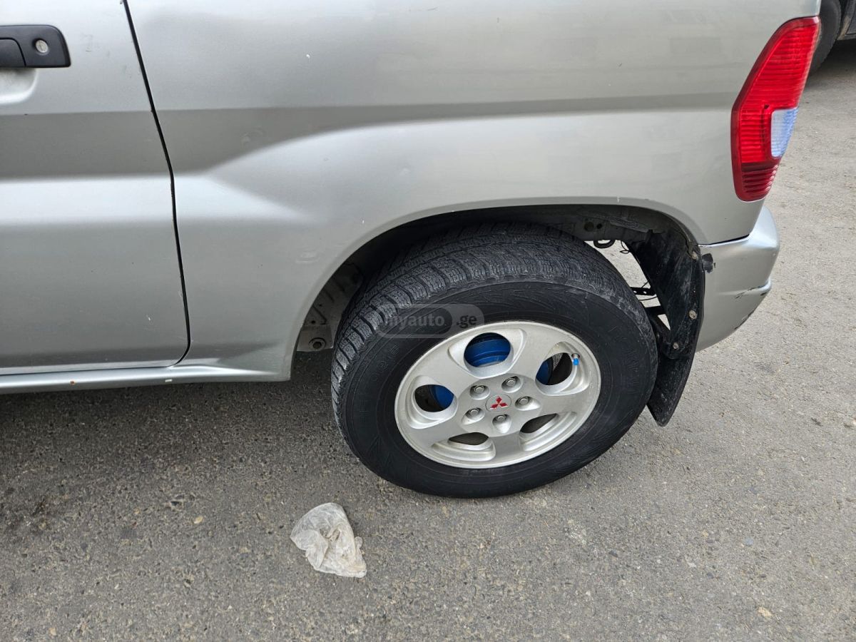 Mitsubishi Pajero IO 1999 — photo 2