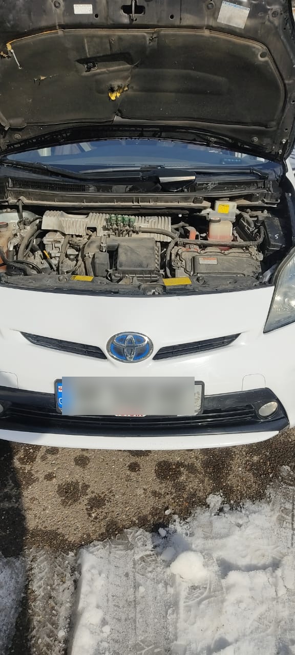 Toyota Prius 2015 — photo 2