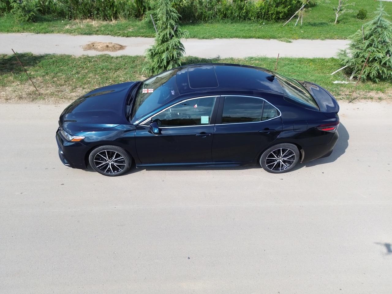 Toyota Camry 2021 — photo 2