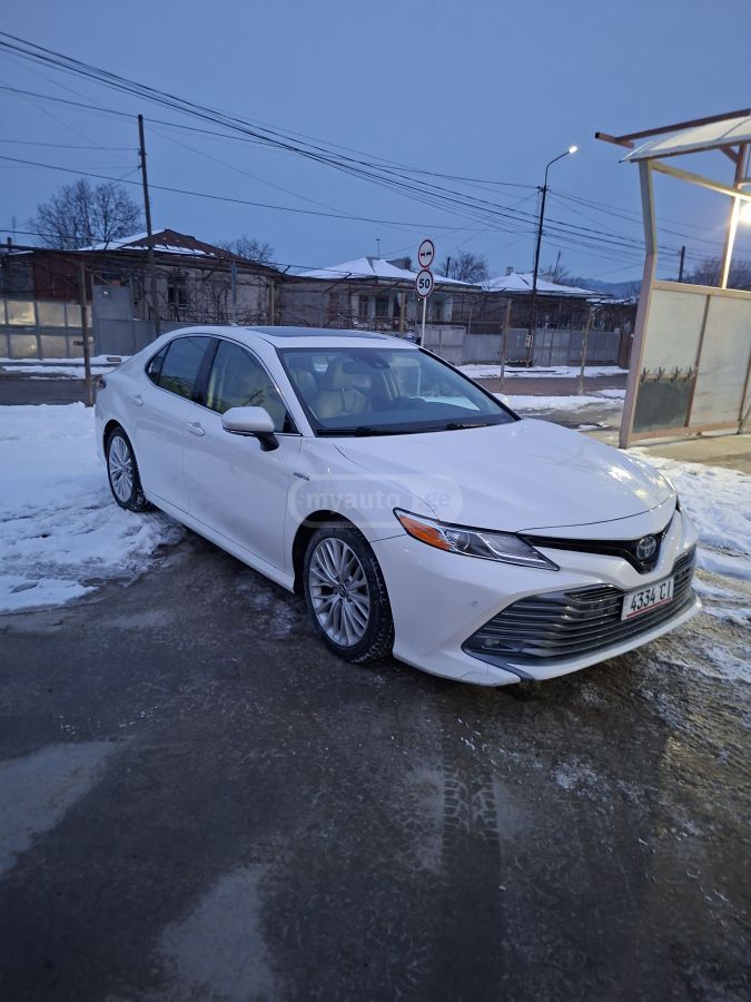 Toyota Camry 2018 — photo 2