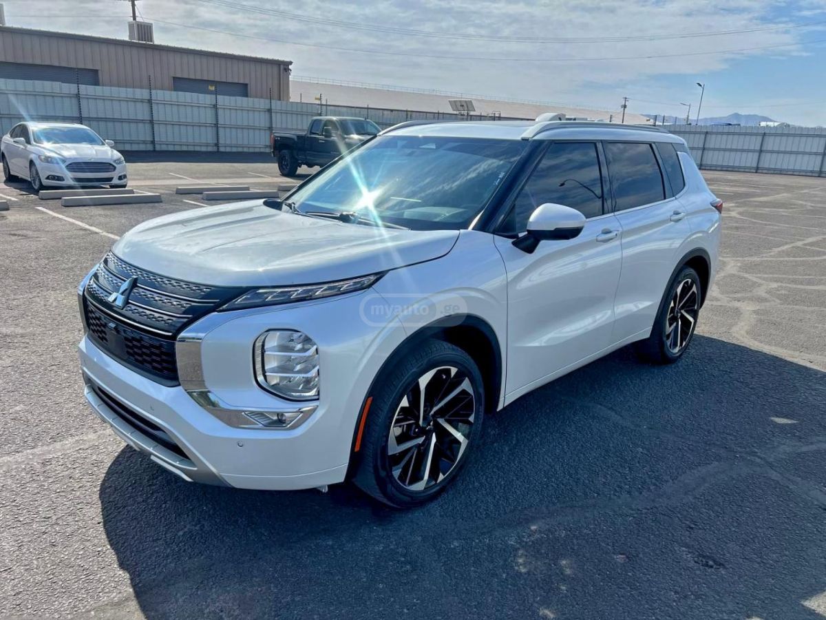 Mitsubishi Outlander 2022 — photo 2