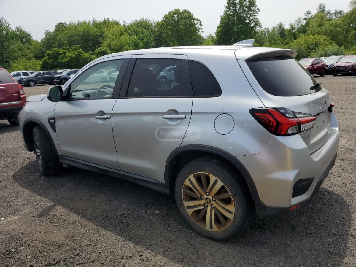 Mitsubishi Outlander 2021 — photo 2