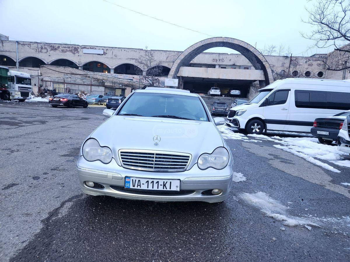 Mercedes-Benz C 220 2002 — photo 2