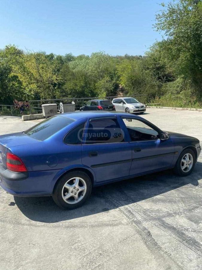 Opel Vectra 1997 — photo 2