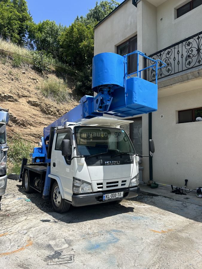 Isuzu Elf