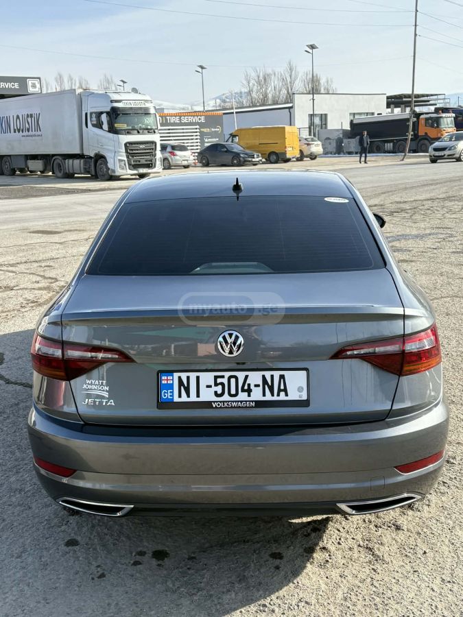 Volkswagen Jetta 2019 — photo 2