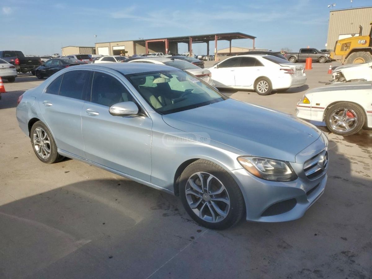 Mercedes-Benz C 300 2015 — photo 2