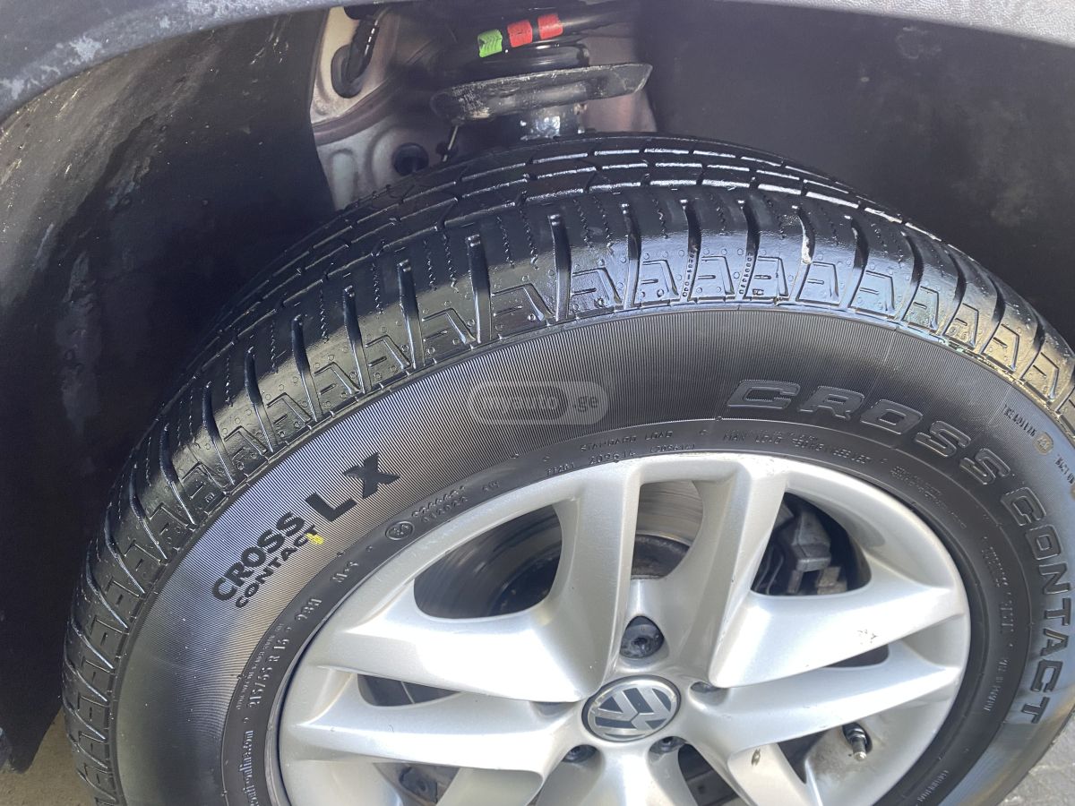 Volkswagen Tiguan 2010 — photo 2