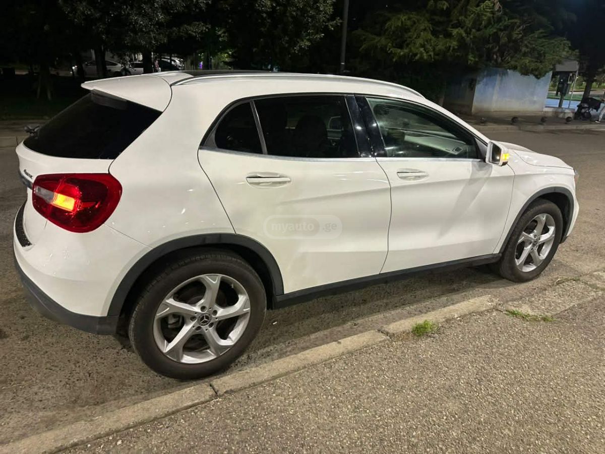 Mercedes-Benz GLA 250 2020 — photo 2