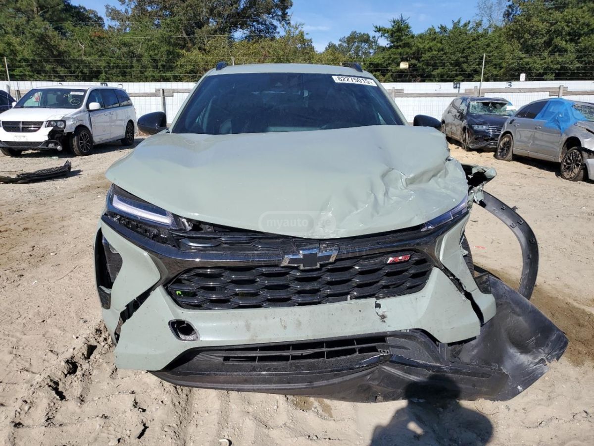 Chevrolet Trax 2023 — photo 2