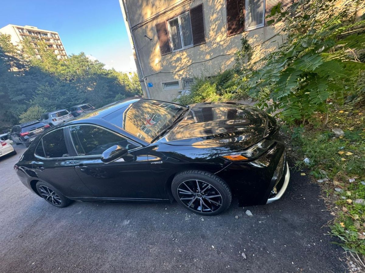 Toyota Camry 2020 — photo 2