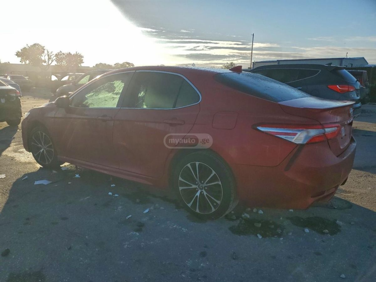 Toyota Camry 2020 — photo 2