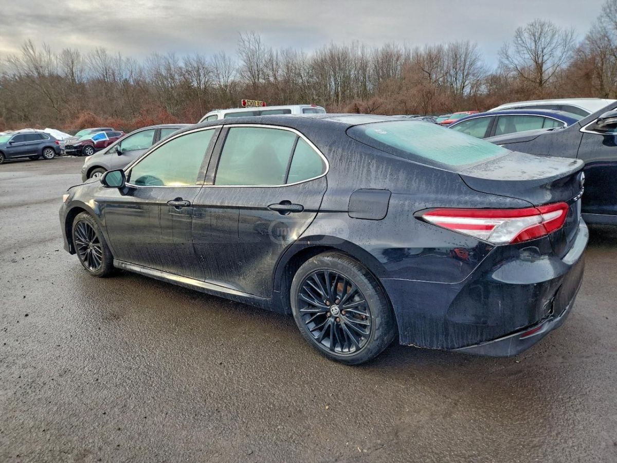 Toyota Camry 2018 — photo 2