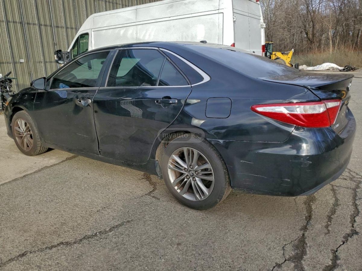 Toyota Camry 2016 — photo 2