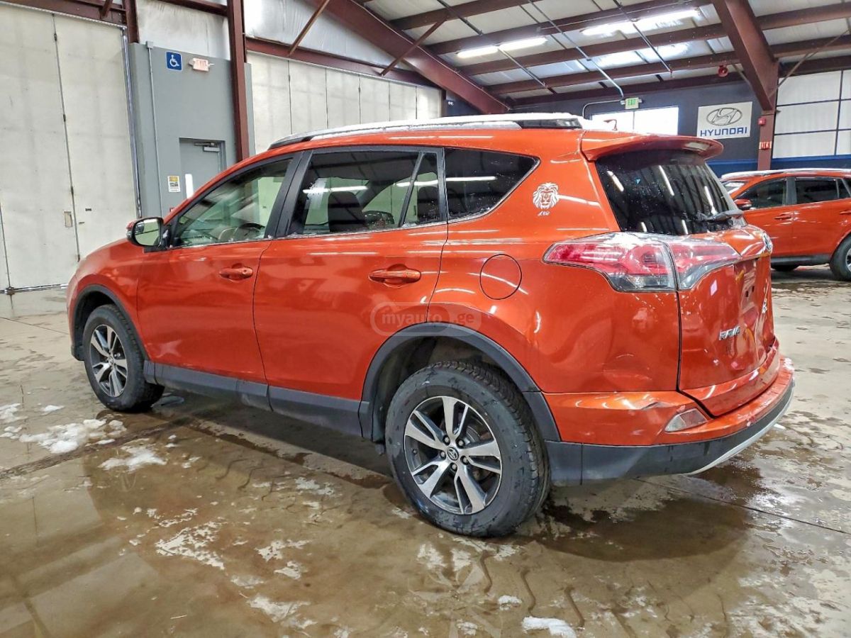 Toyota RAV4 2016 — photo 2