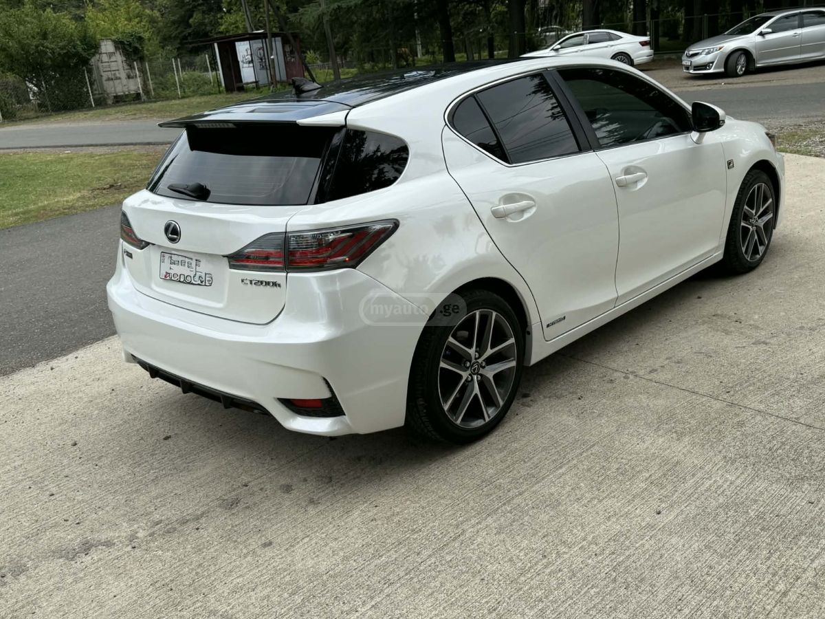 Lexus CT 200 h 2016 — photo 2