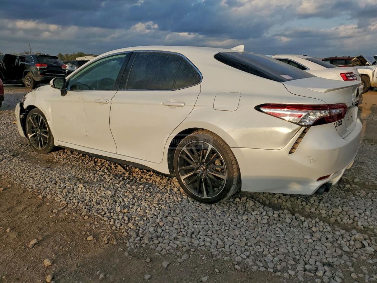 Toyota Camry 2020 — photo 2