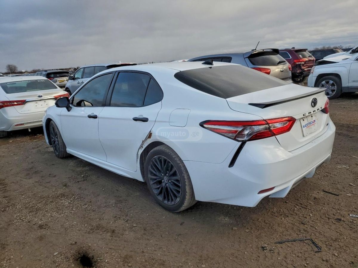 Toyota Camry 2019 — photo 2