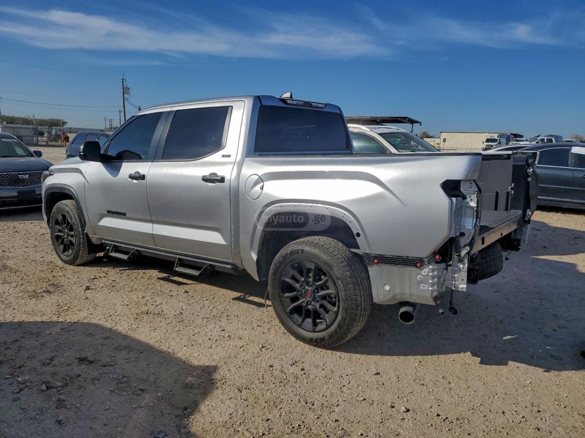 Toyota Tundra 2025 — photo 2
