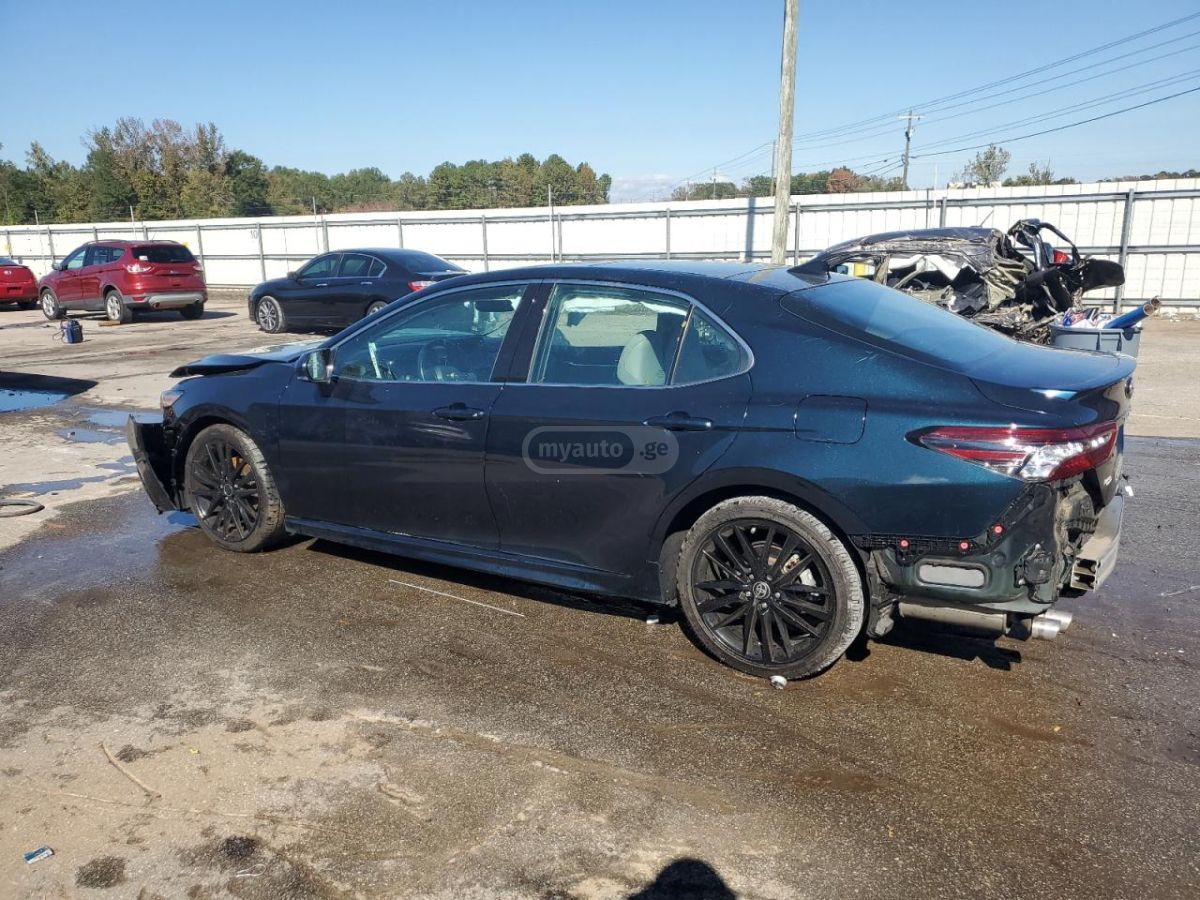 Toyota Camry 2021 — photo 2