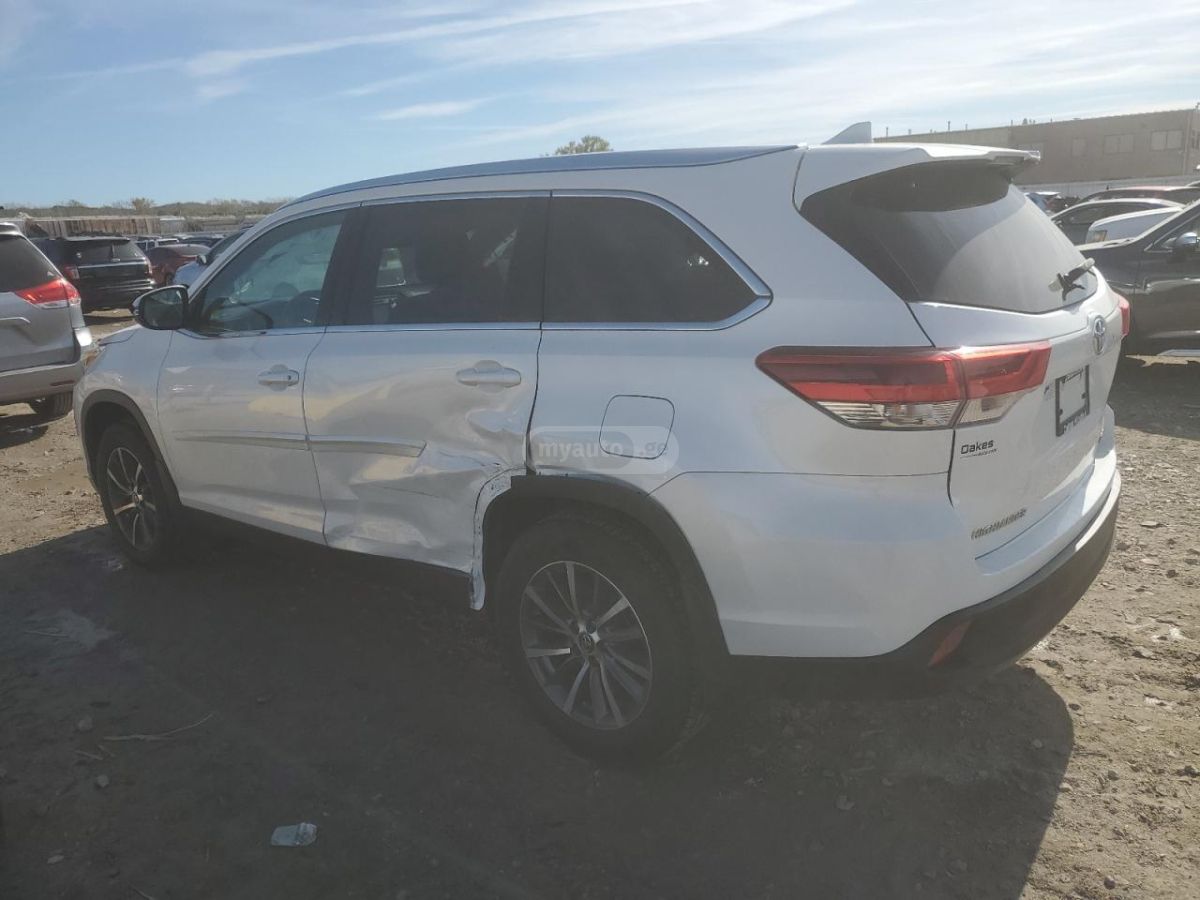Toyota Highlander 2019 — photo 2