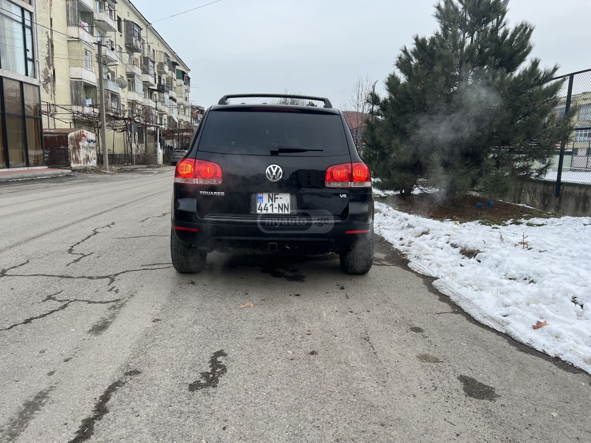 Volkswagen Touareg 2005 — photo 2
