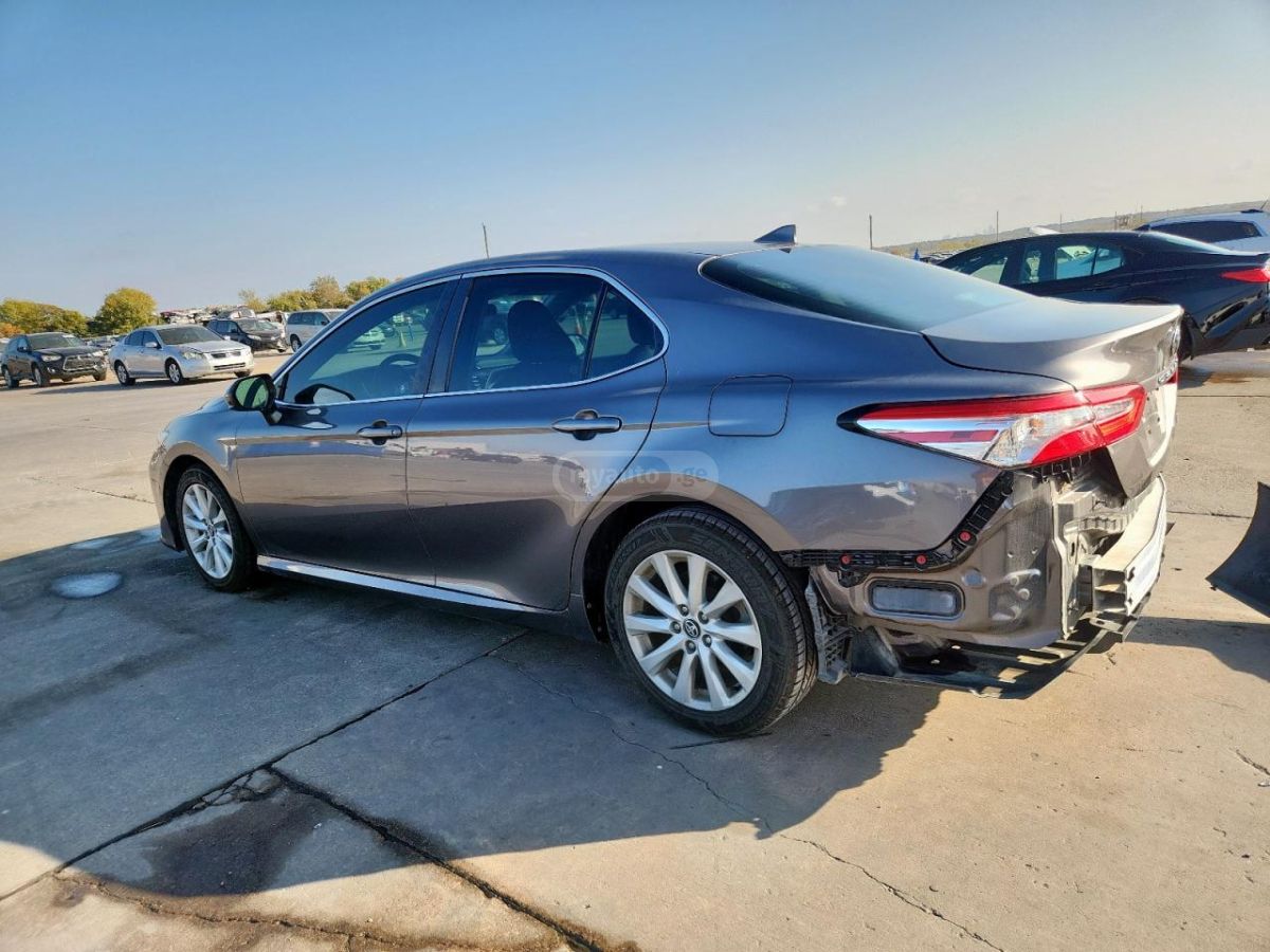 Toyota Camry 2020 — photo 2