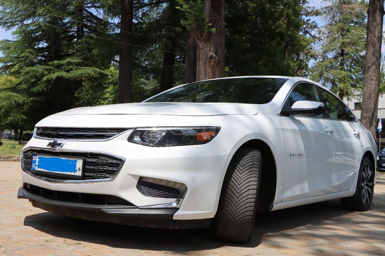 Chevrolet Malibu 2017 — photo 2