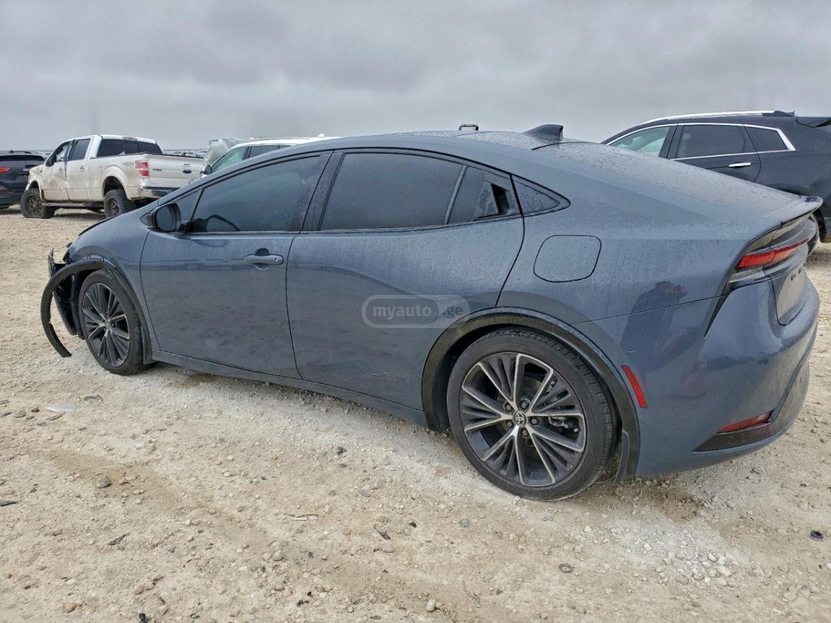 Toyota Prius 2024 — photo 2