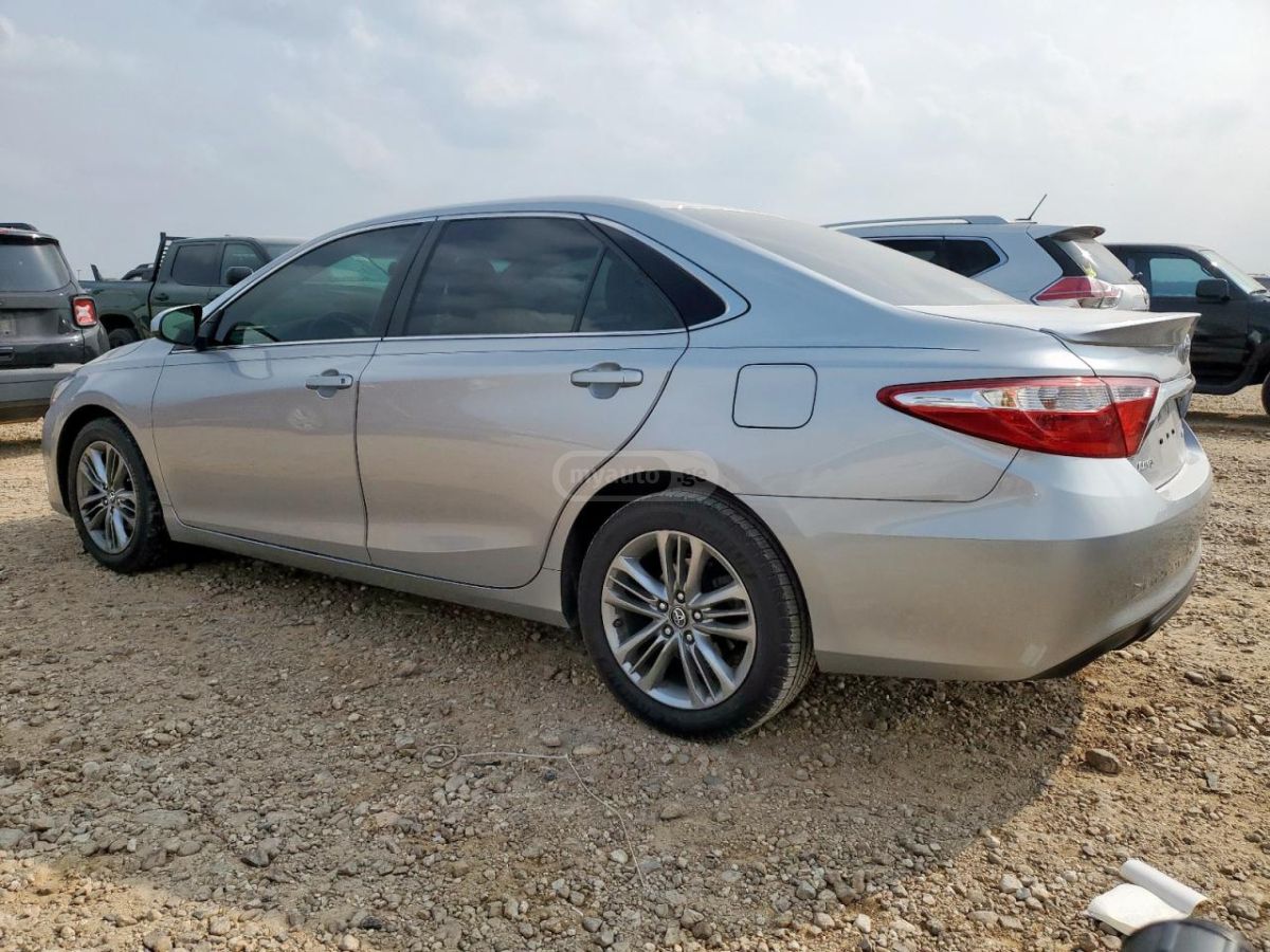 Toyota Camry 2017 — photo 2
