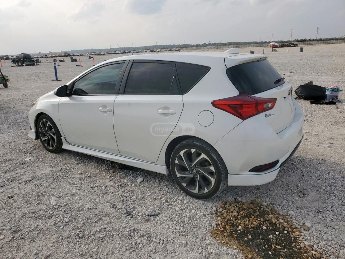 Toyota Corolla 2017 — photo 2