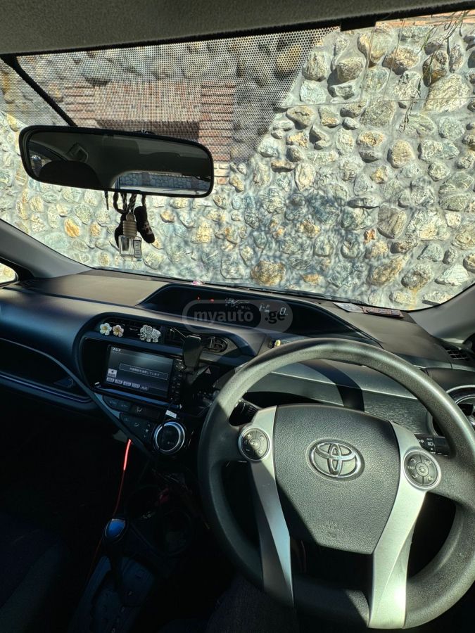Toyota Aqua 2015 — photo 2