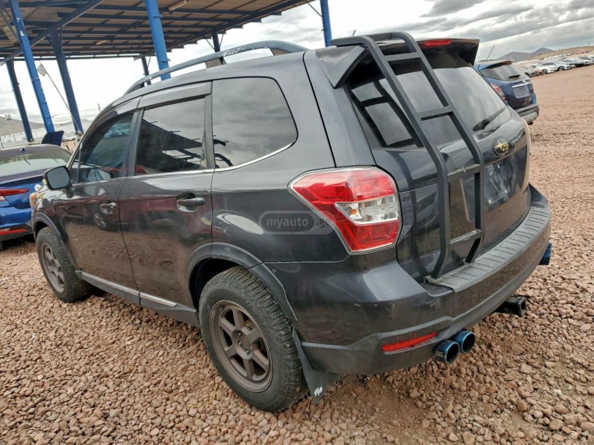 Subaru Forester 2015 — photo 2