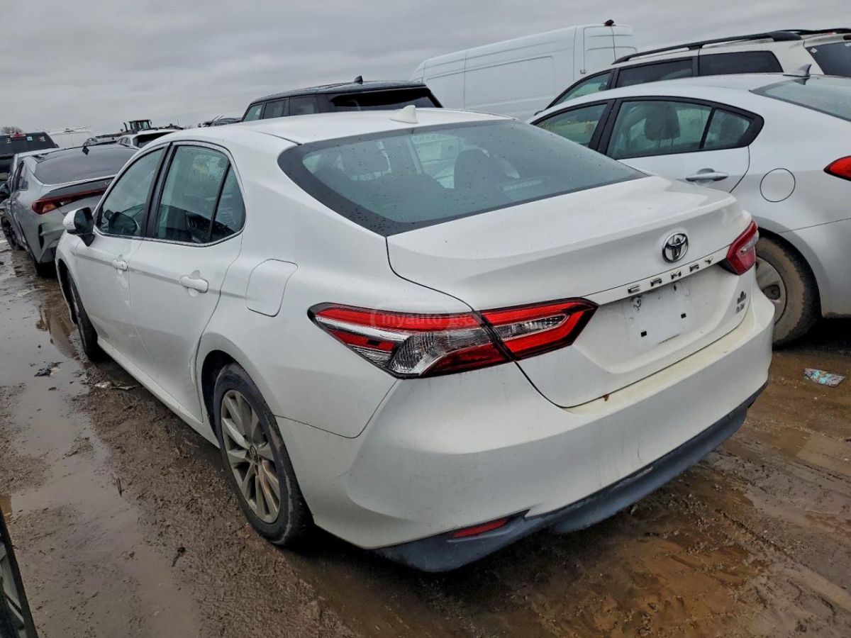 Toyota Camry 2019 — photo 2