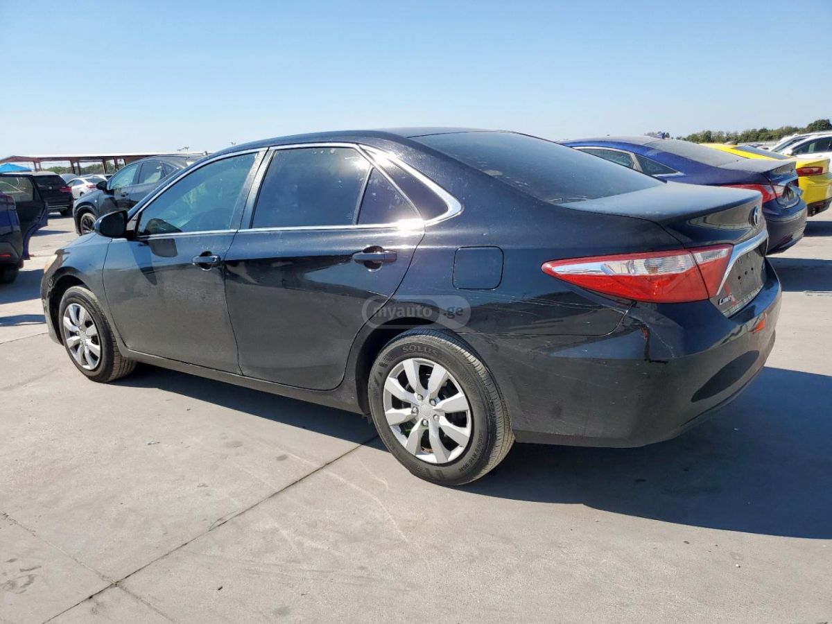 Toyota Camry 2017 — photo 2