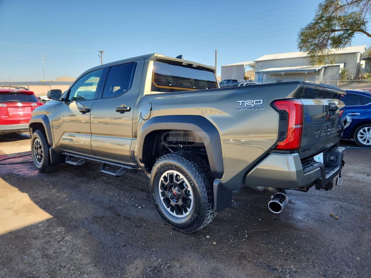 Toyota Tacoma 2025 — photo 2