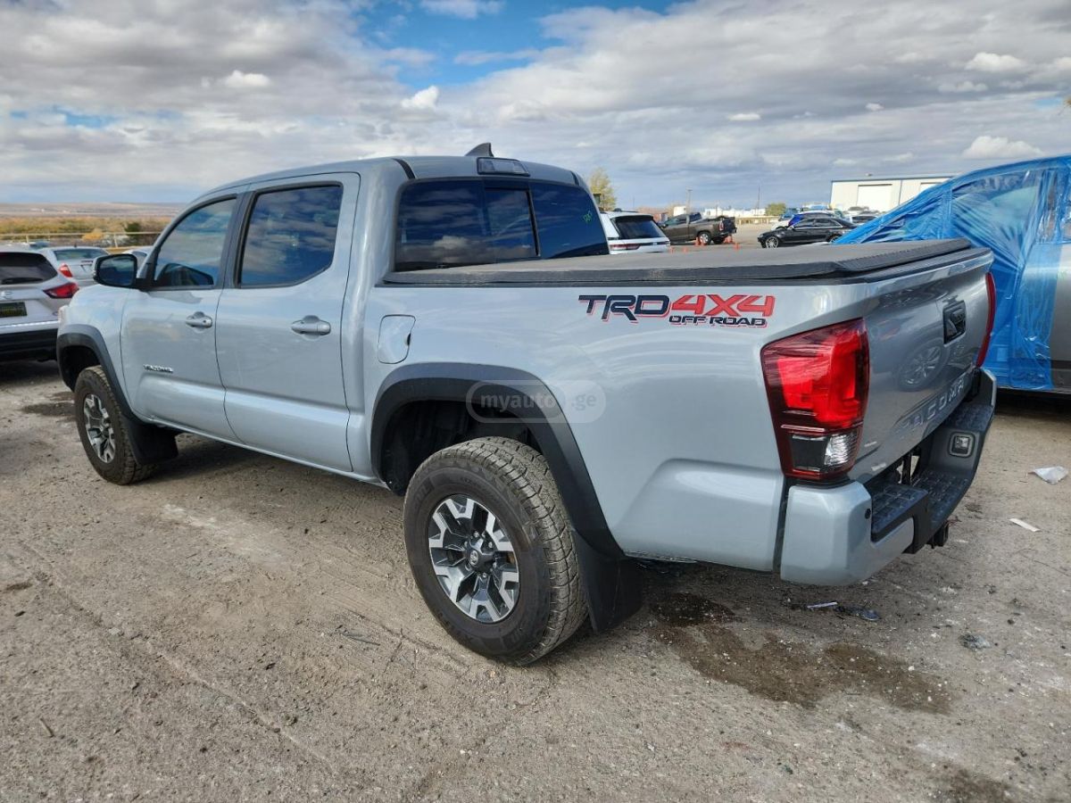 Toyota Tacoma 2018 — photo 2
