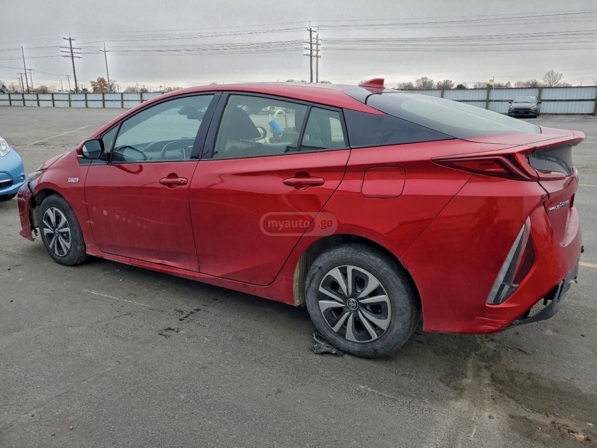Toyota Prius 2017 — photo 2