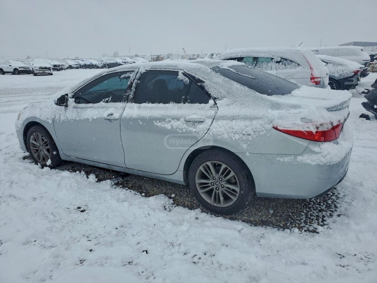 Toyota Camry 2016 — photo 2