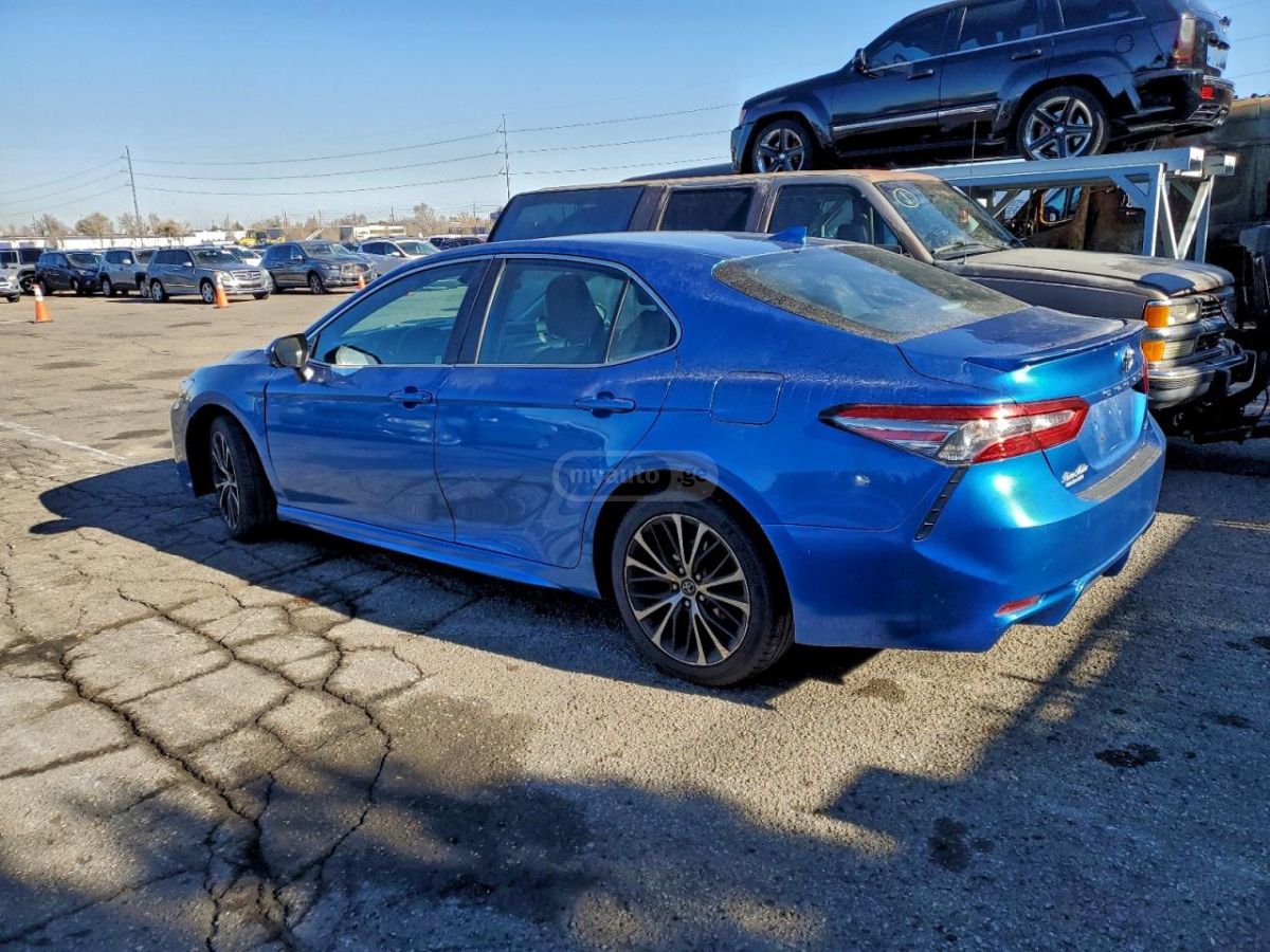 Toyota Camry 2019 — photo 2