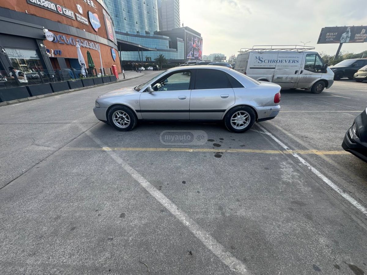 Audi A4 2000 — photo 2