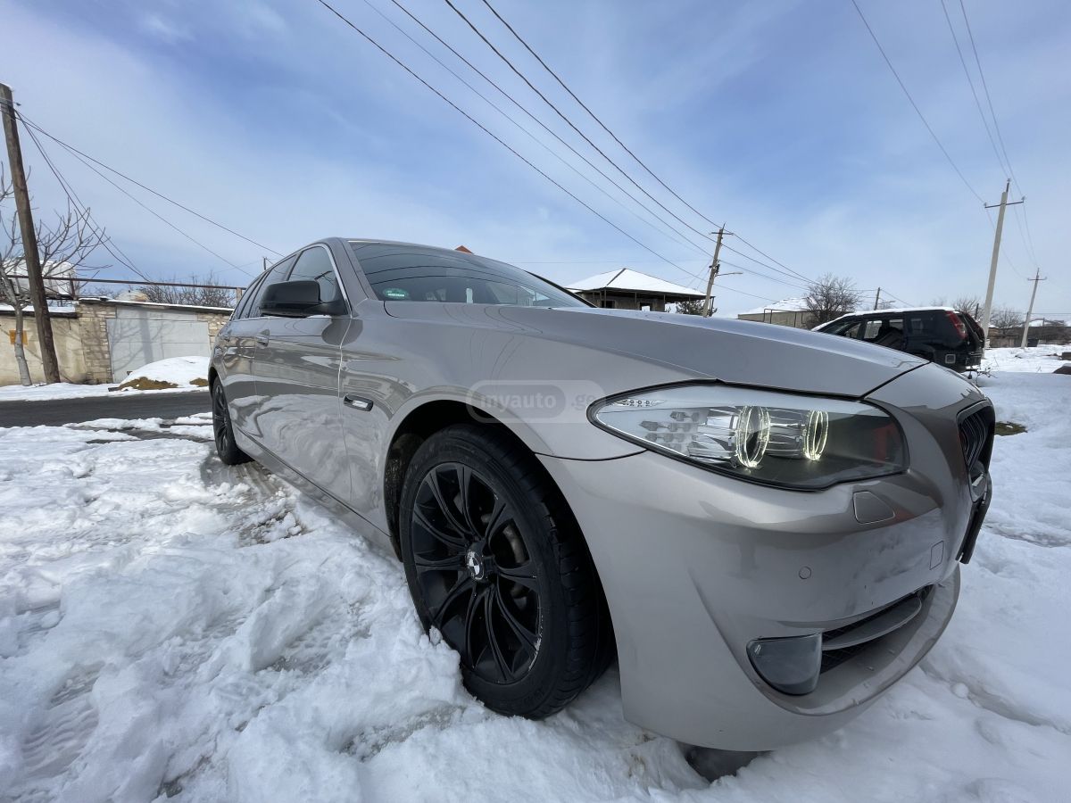 BMW 530 2010 — photo 2