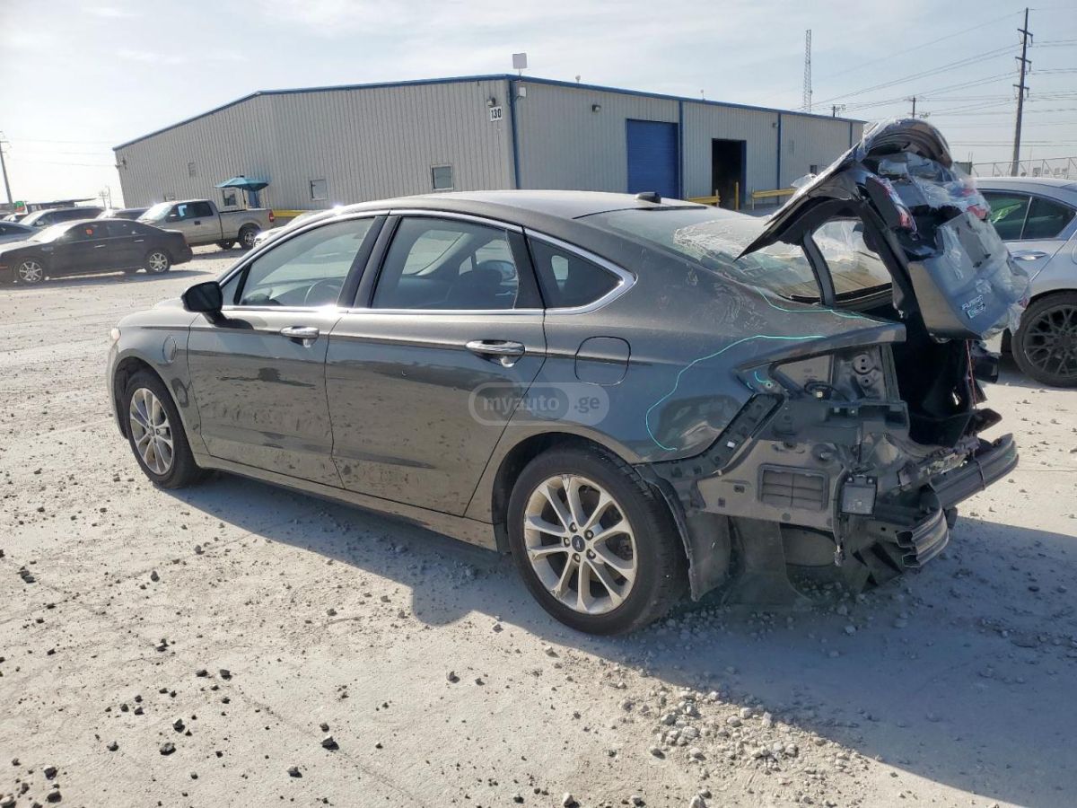 Ford Fusion 2019 — photo 2