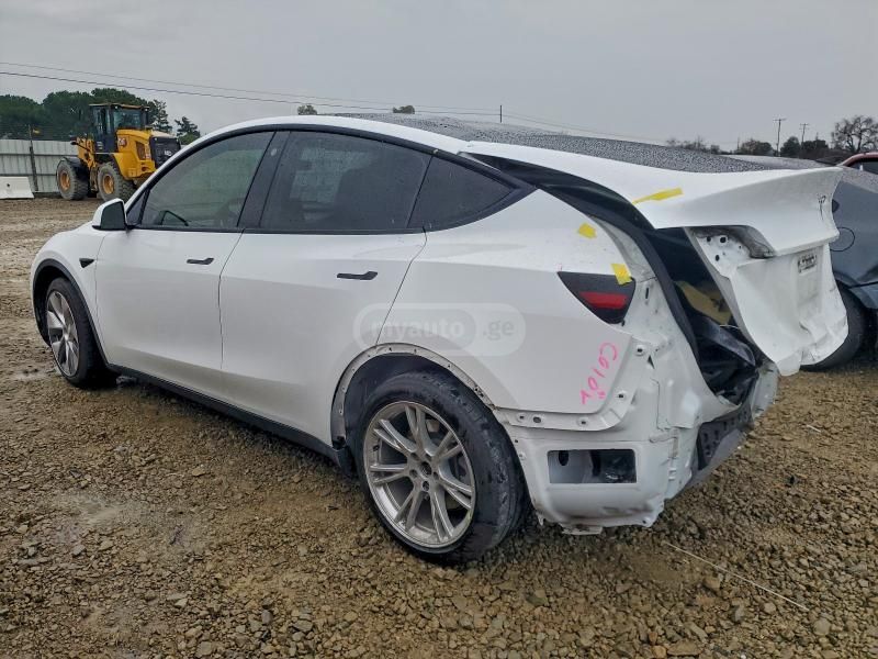Tesla Model Y 2021 — photo 2