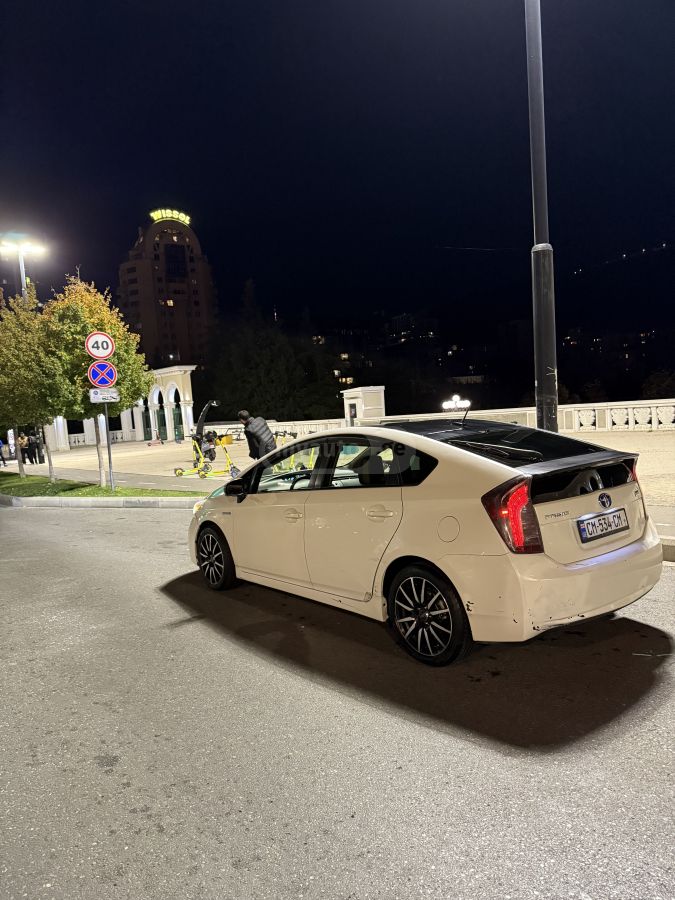 Toyota Prius 2013 — photo 2