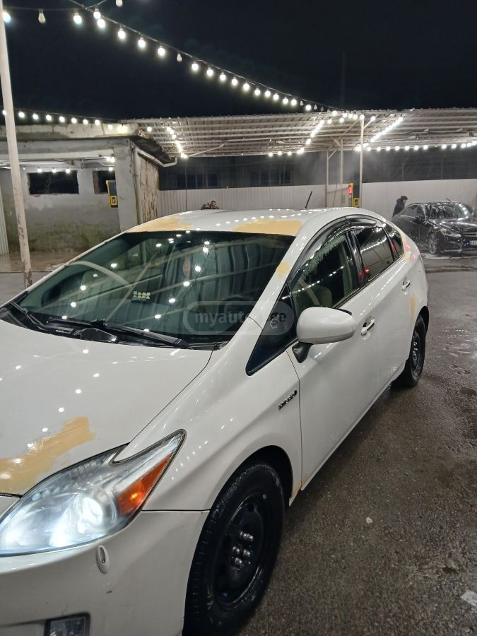 Toyota Prius 2010 — photo 2
