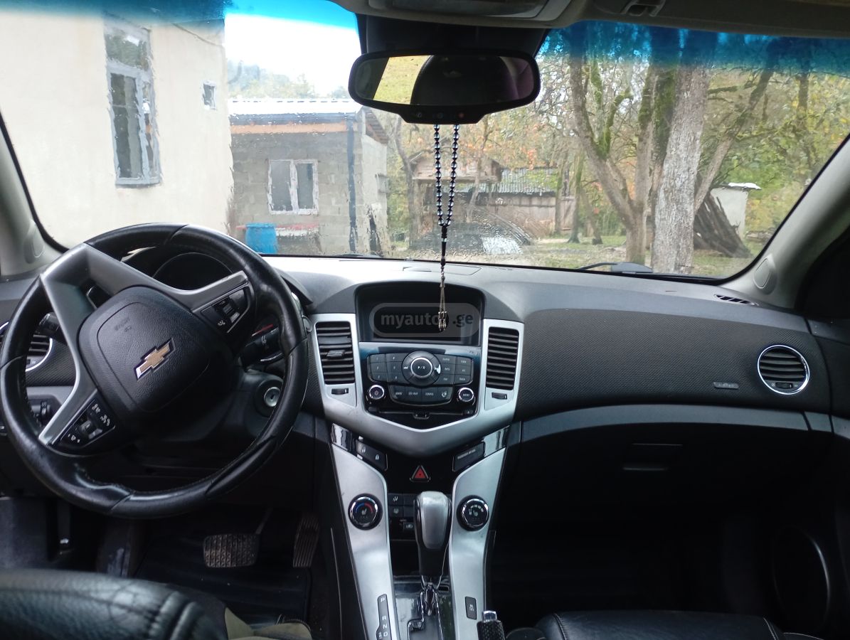 Chevrolet Cruze 2011 — photo 2