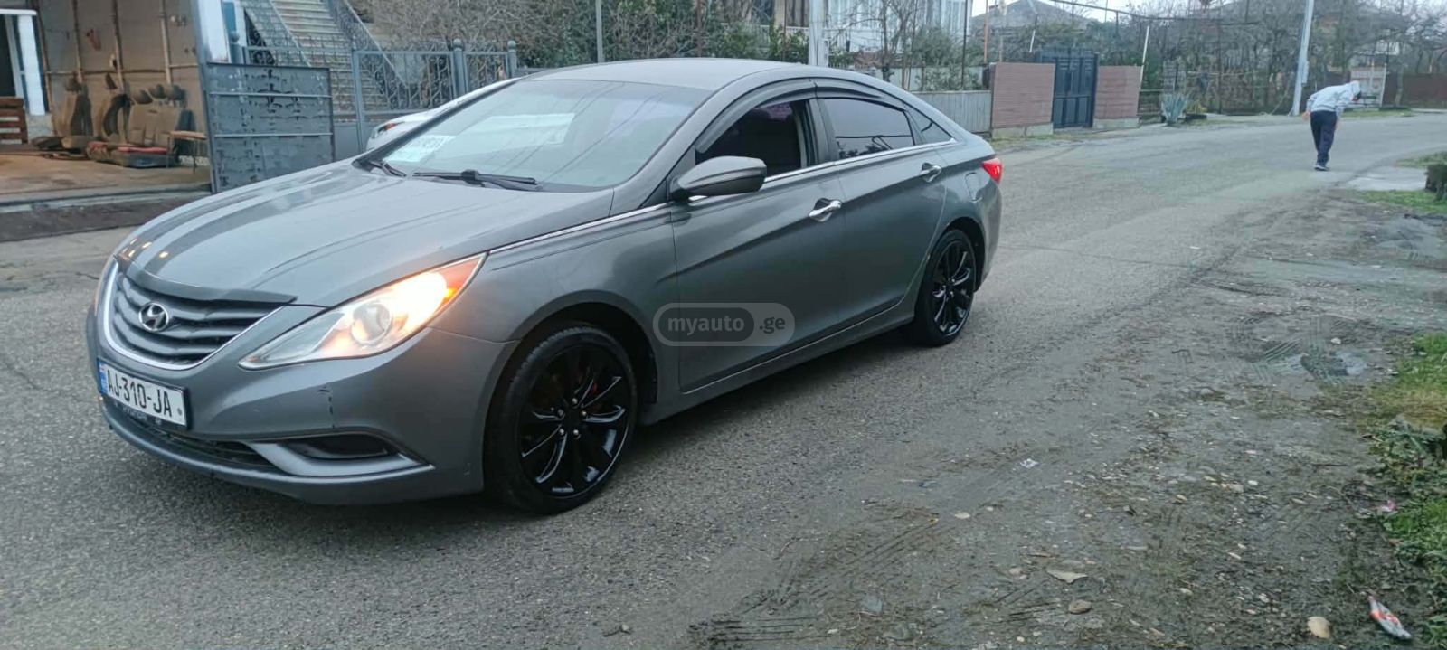 Hyundai Sonata 2011 — photo 2