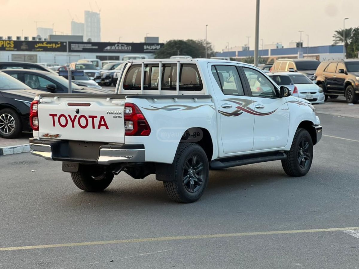 Toyota Hilux 2025 — photo 2