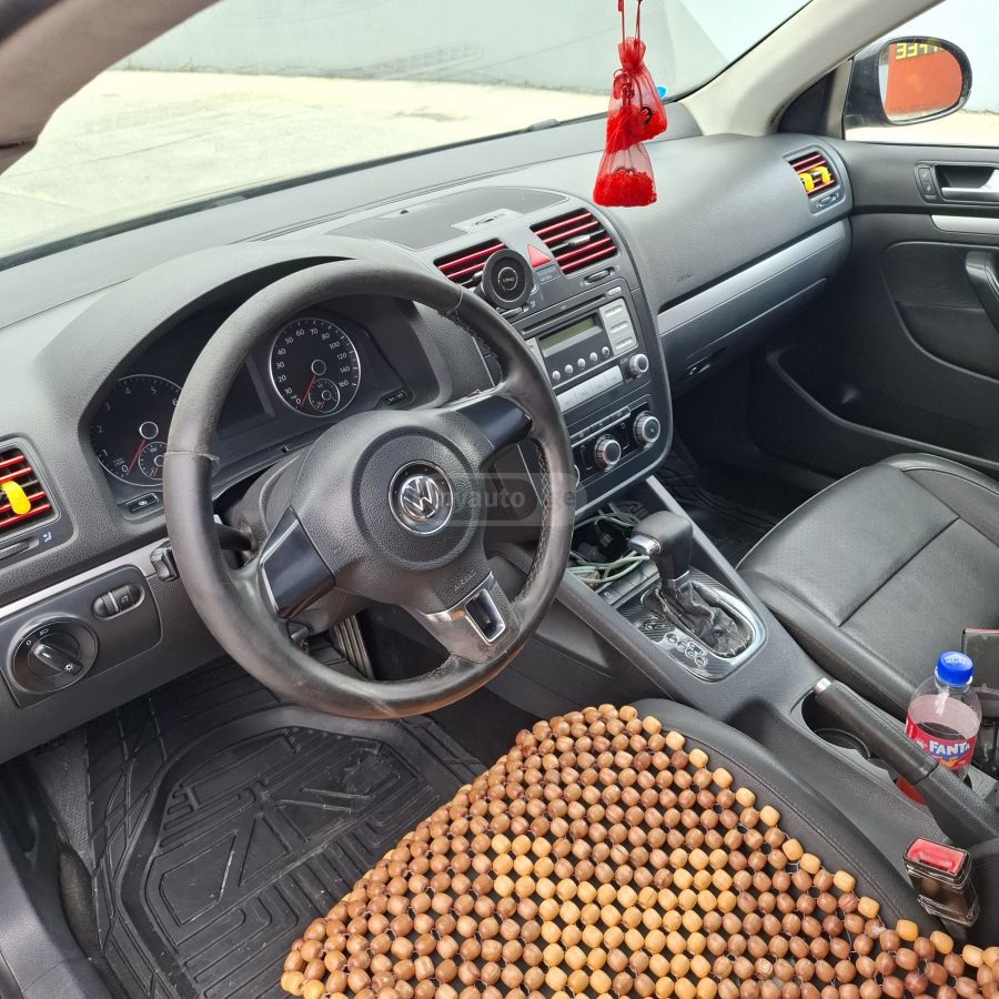 Volkswagen Jetta 2010 — photo 2